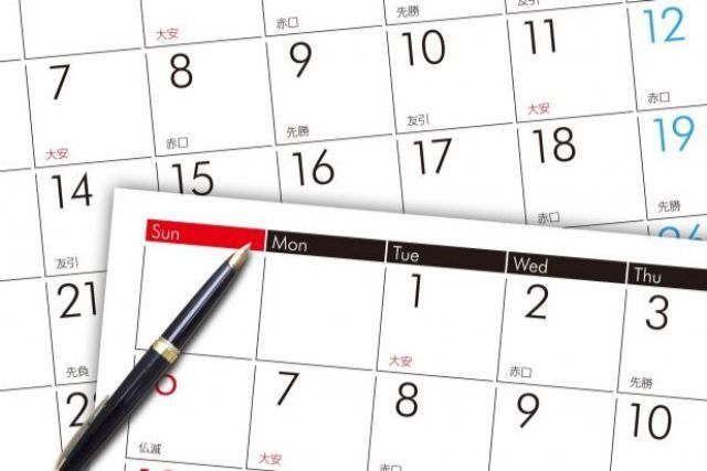 カレンダーとペン